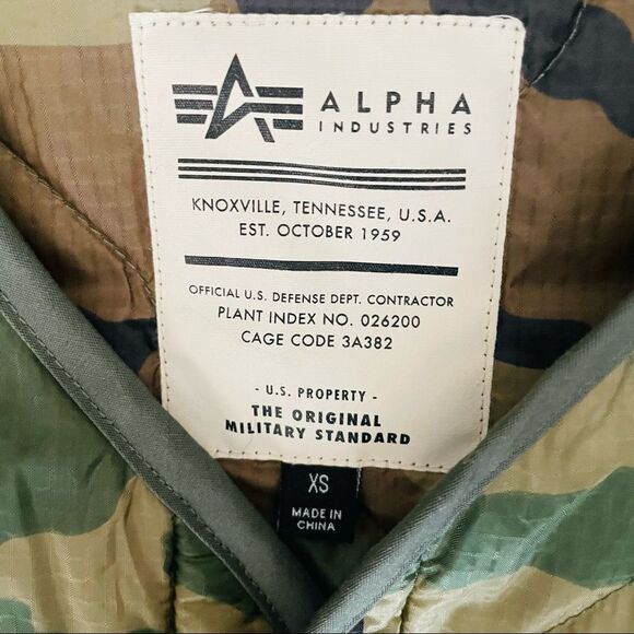 Alpha Industries Light Puffer Jacket Camo Size Extra Small - Picture 5 of 5